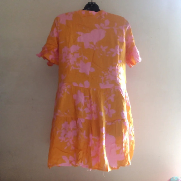 * Beautiful dress size medium ( box Z ) - Picture 2 of 3